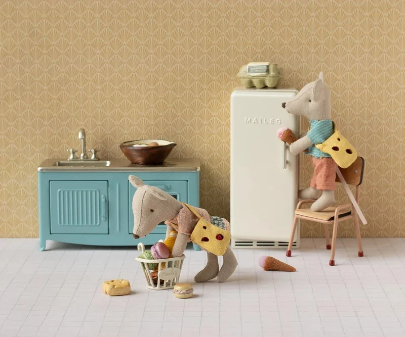 Petit Frère Souris Avec Son Sac