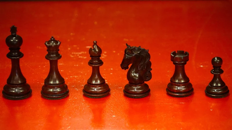 Pièces d'échecs Shera en Bois de rose - Taille 6/7 - Chopra
