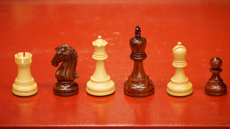 Pièces d'échecs Iroquoises en Bois de rose - Chopra