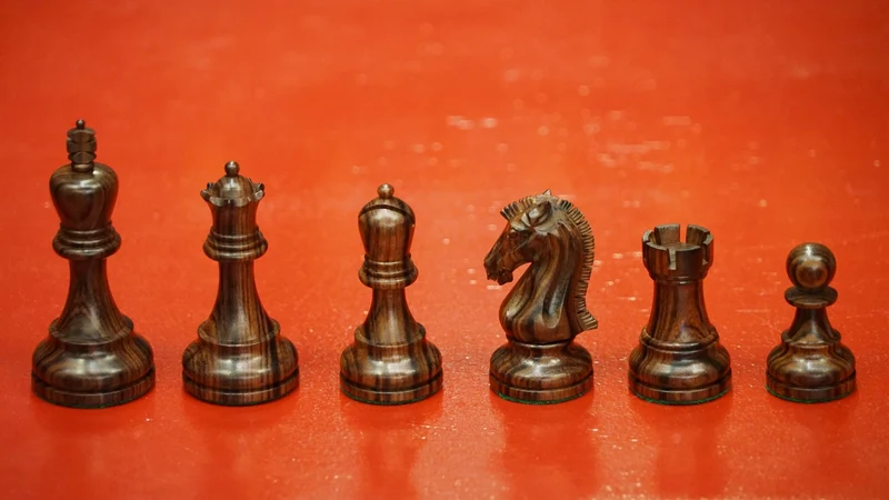 Pièces d'échecs Iroquoises en Palissandre - Chopra