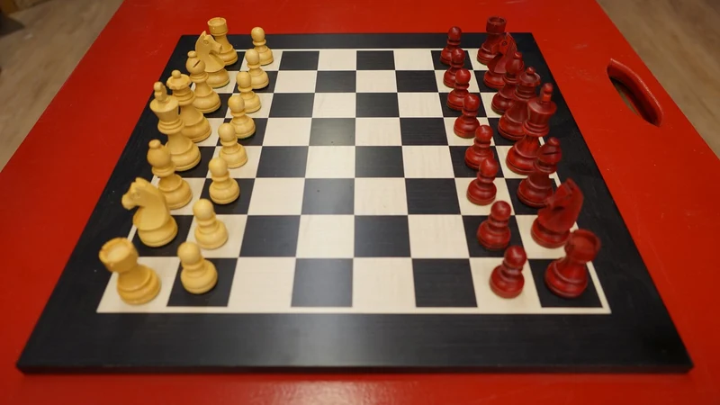 Pièces d'échecs Club Rouges en Buis - Chopra