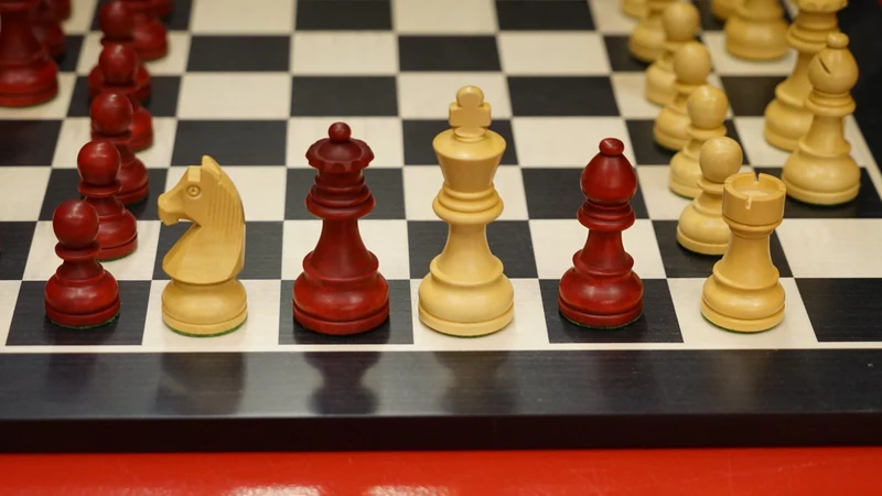 Pièces d'échecs Club Rouges en Buis - Chopra