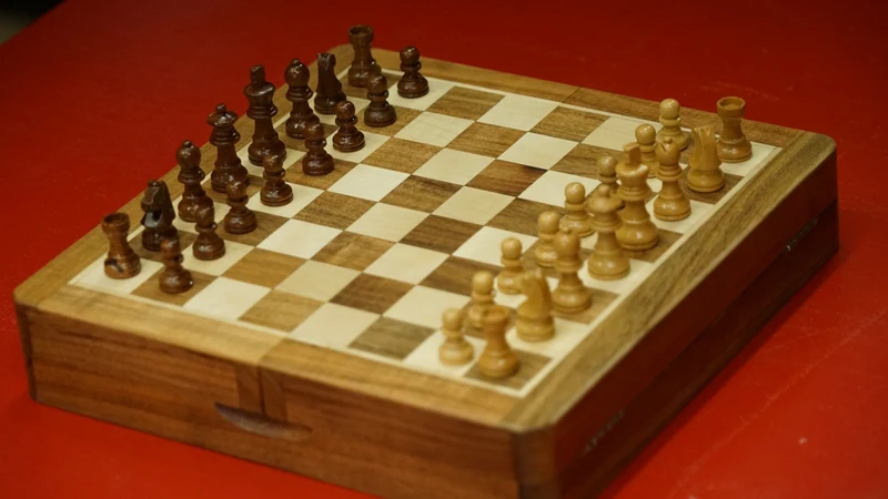 Jeu d'échecs en Acacia - Coffre à volet - Magnétique