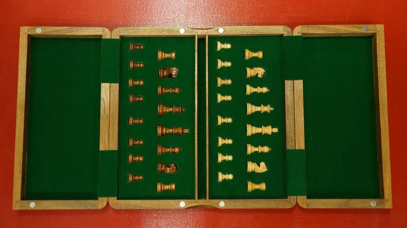 Jeu d'échecs en Acacia - Coffre à volet - Magnétique