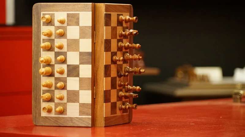 Jeu d'échecs et Backgammon - Coffre pliant - Magnétique