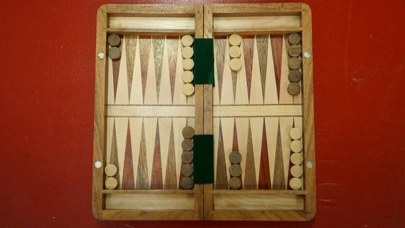 Jeu d'échecs et Backgammon - Coffre pliant - Magnétique