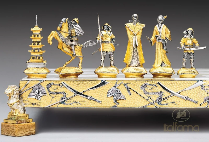 Ensemble d'échecs en bronze et or - SAMURAI - La bataille de Nagashino (1575)