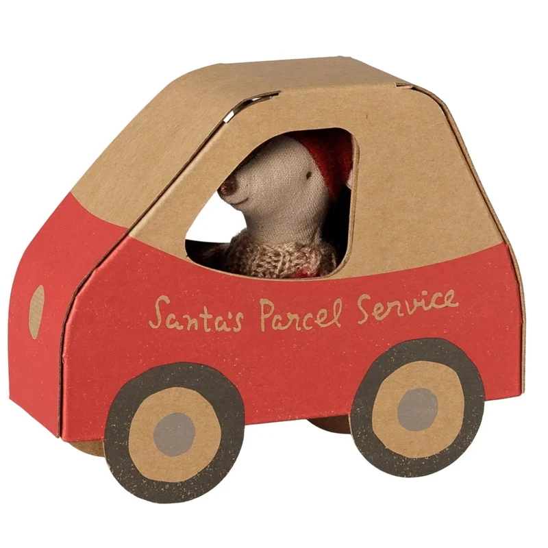 Souris De Noël, Petite Sœur Dans Une Boîte En Forme De Voiture
