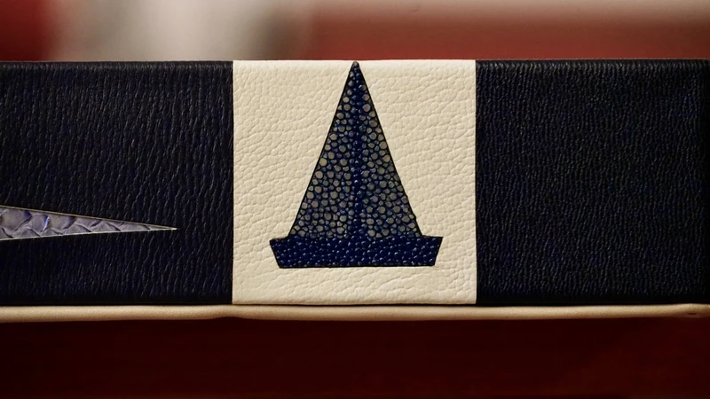 Jeu d'échecs en marqueterie de cuir - Exemplaire unique - Fabrication française
