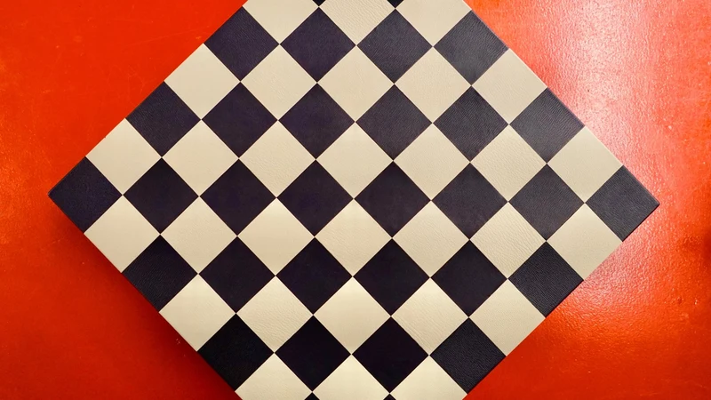 Jeu d'échecs en marqueterie de cuir - Exemplaire unique - Fabrication française