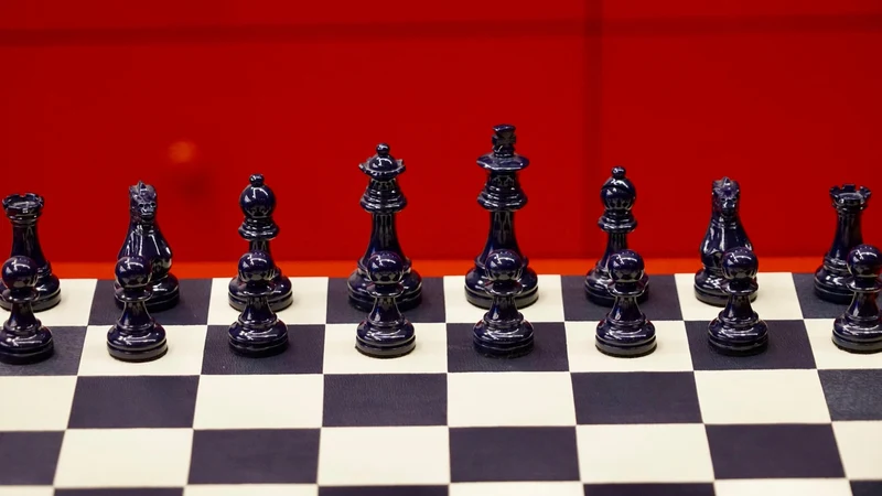 Jeu d'échecs en marqueterie de cuir - Exemplaire unique - Fabrication française