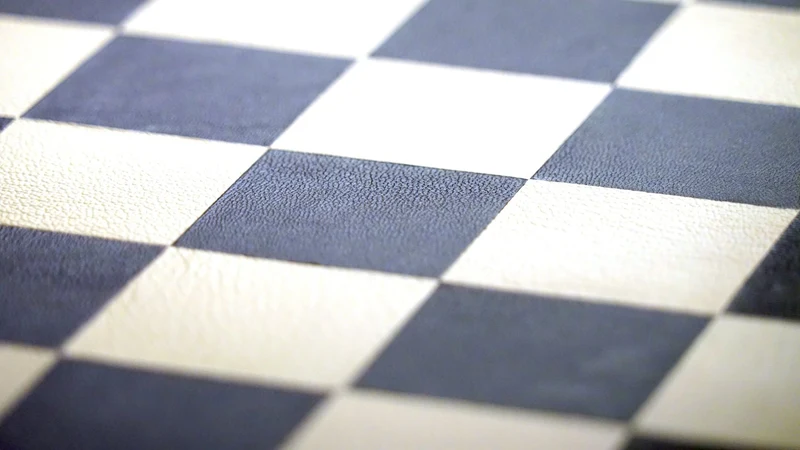 Jeu d'échecs en marqueterie de cuir - Exemplaire unique - Fabrication française