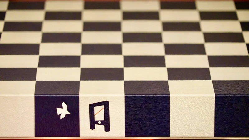 Jeu d'échecs en marqueterie de cuir - Exemplaire unique - Fabrication française