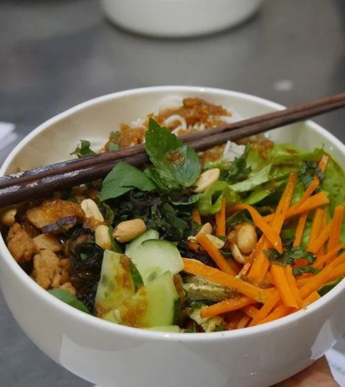 Cours de cuisine vietnamienne : les nems et bò bún - Paris