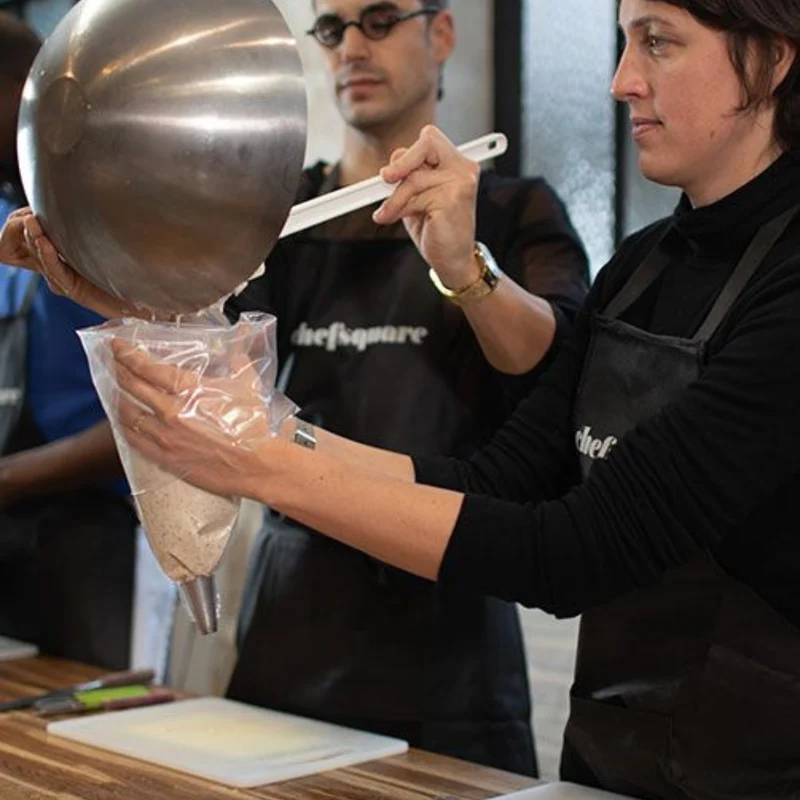 Cours de pâtisserie : Apprendre à manier la poche à douille - Lyon