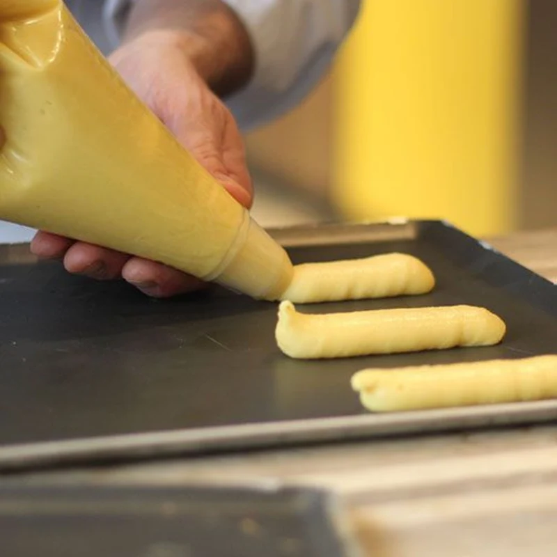 Cours de pâtisserie : Apprendre à manier la poche à douille - Lyon