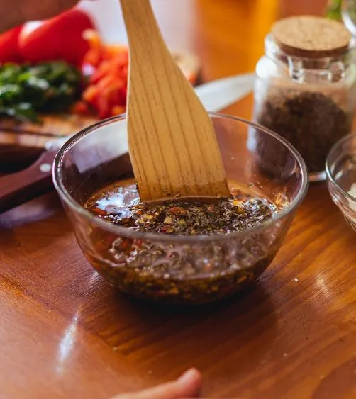 Cours de technique culinaire autour des condiments et des marinades à Lille