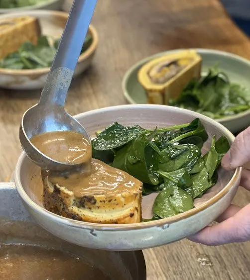 Cours de technique culinaire autour des condiments et des marinades à Lille