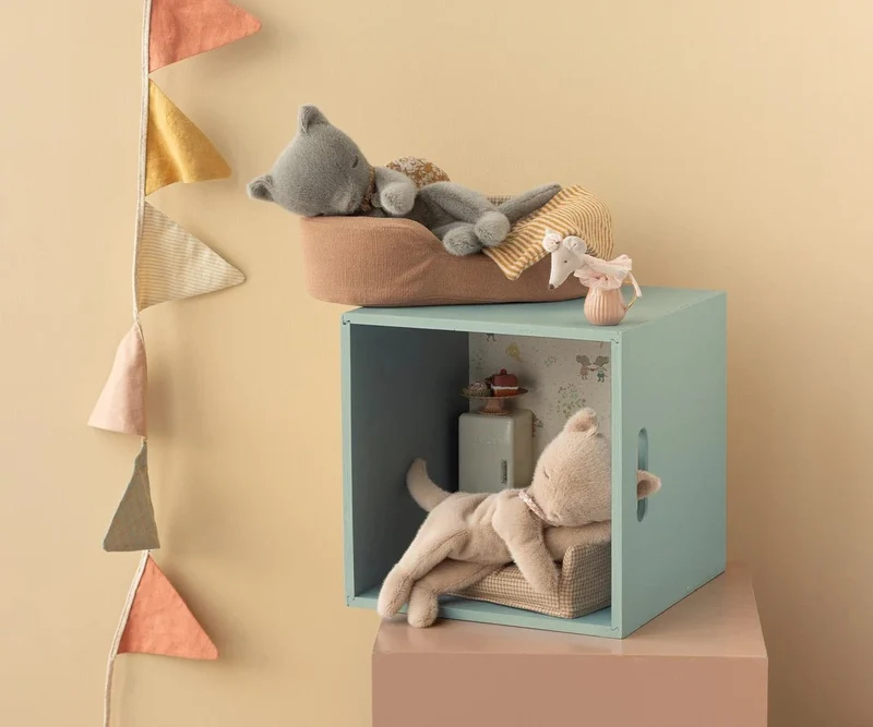Peluche Chaton Endormi, Petit, Crème Pêche