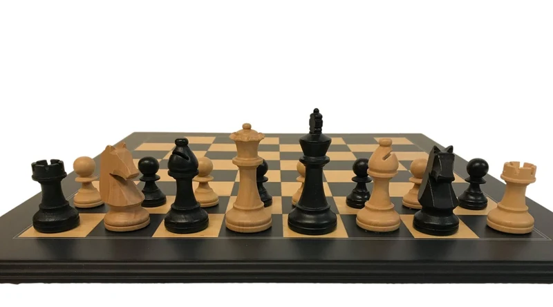 Pièces d'échecs noires + boîte de rangement