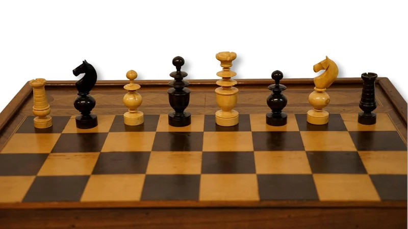 Collection - Pièces d'échecs Régence anciennes