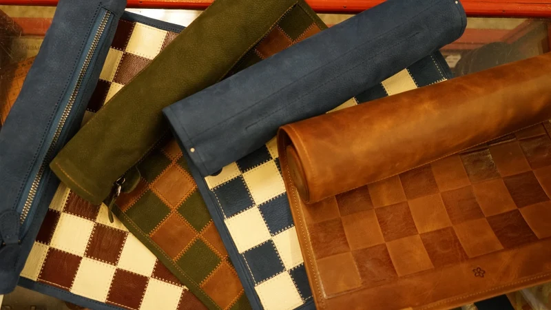 Ensemble jeu d'échecs en cuir - magnétique - Marron - mélia games