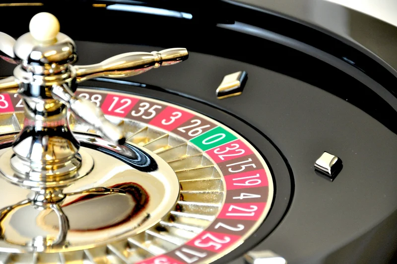 Roulette en Bois - Laquée Noir - 45 cm