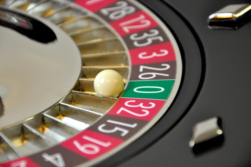 Roulette en Bois - Laquée Noir - 45 cm