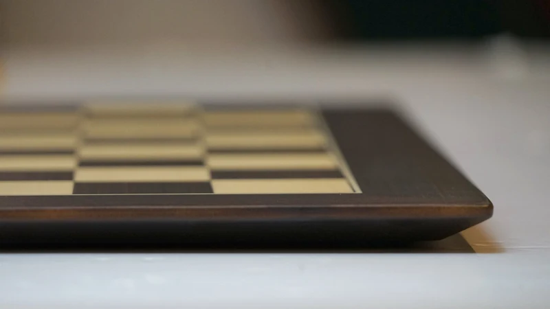 Ensemble jeu d'échecs en Wengé - biseauté - Pièces en buis teinté