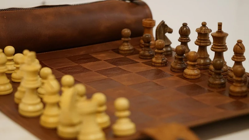 Ensemble jeu d'échecs en cuir - magnétique - Marron - mélia games
