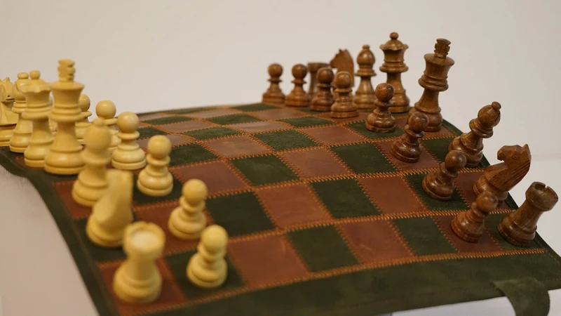 Ensemble jeu d'échecs en cuir - magnétique - Vert / Marron - mélia games