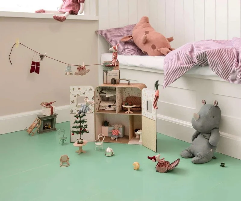 Maison Suitcasa, Petite Sœur Et Petit Frère Souris