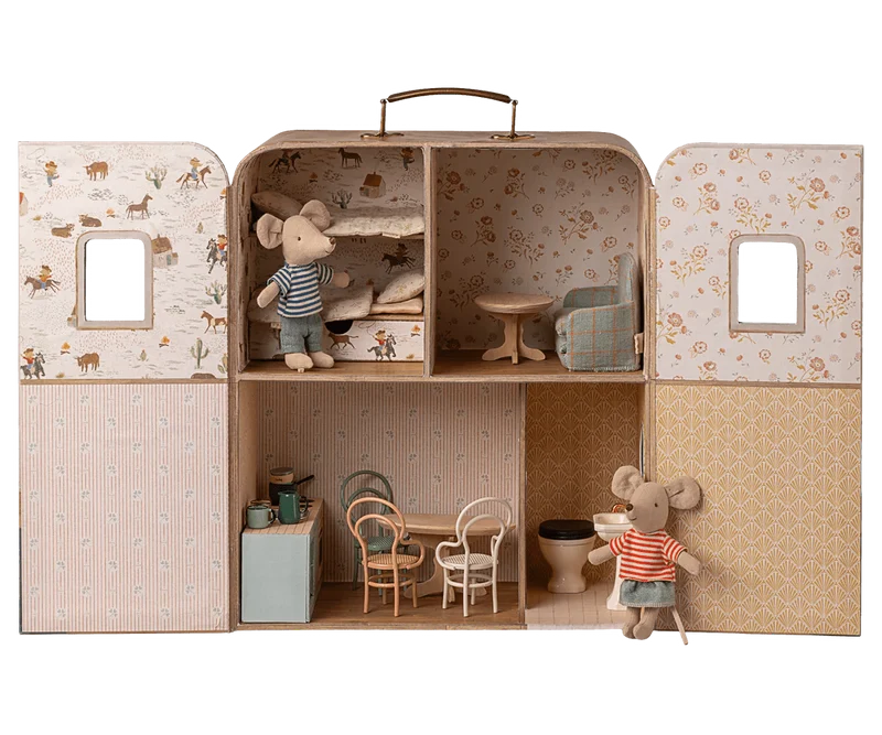 Maison Suitcasa, Petite Sœur Et Petit Frère Souris