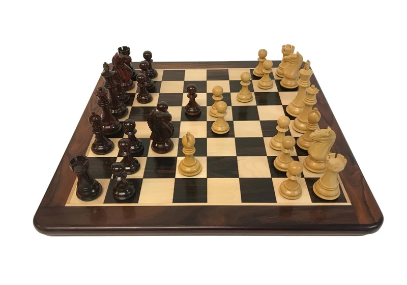 Ensemble jeu d'échecs Suprême en palissandre et sycomore - laqué - Pièces en bois de rose et Buis - Chopra