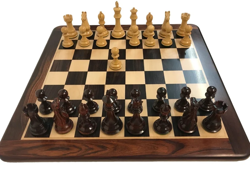 Ensemble jeu d'échecs Suprême en palissandre et sycomore - laqué - Pièces en bois de rose et Buis - Chopra