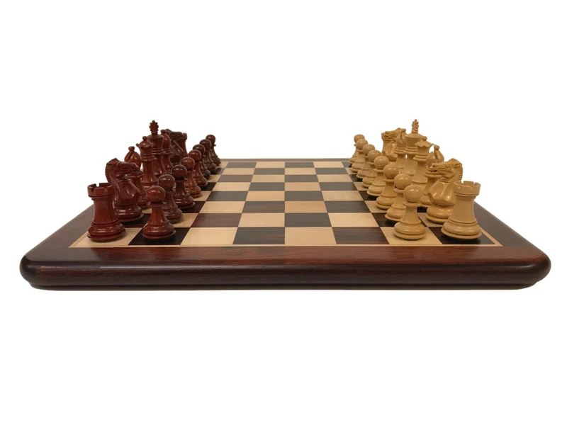 Ensemble jeu d'échecs Ultime en palissandre et sycomore - laqué - Pièces en bois de Rose et Buis - Chopra