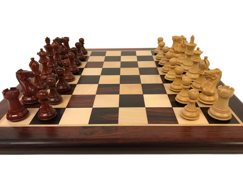Ensemble jeu d'échecs Ultime en palissandre et sycomore - laqué - Pièces en bois de Rose et Buis - Chopra