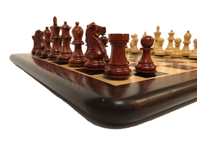 Ensemble jeu d'échecs Ultime en palissandre et sycomore - laqué - Pièces en bois de Rose et Buis - Chopra