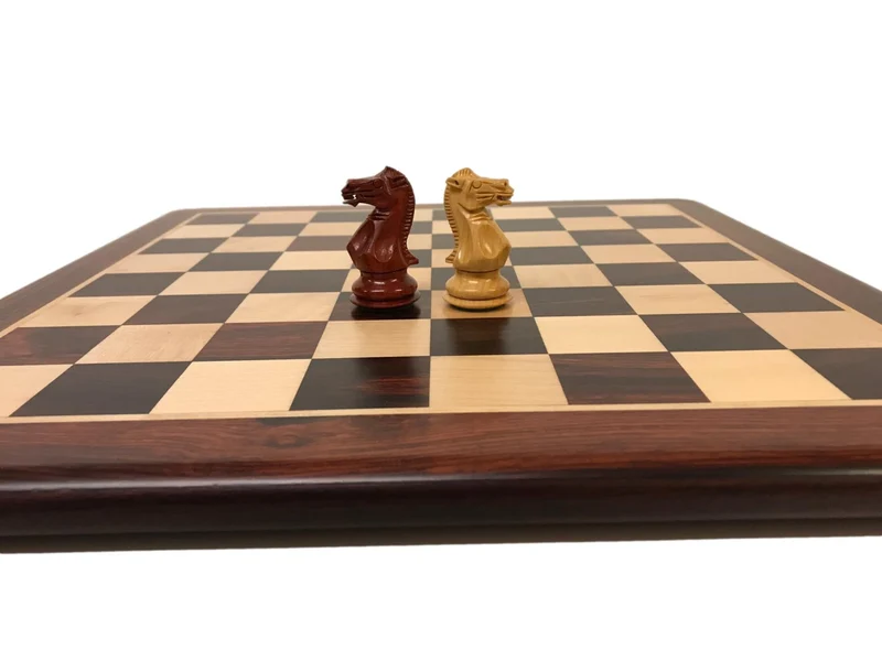 Ensemble jeu d'échecs Ultime en palissandre et sycomore - laqué - Pièces en bois de Rose et Buis - Chopra