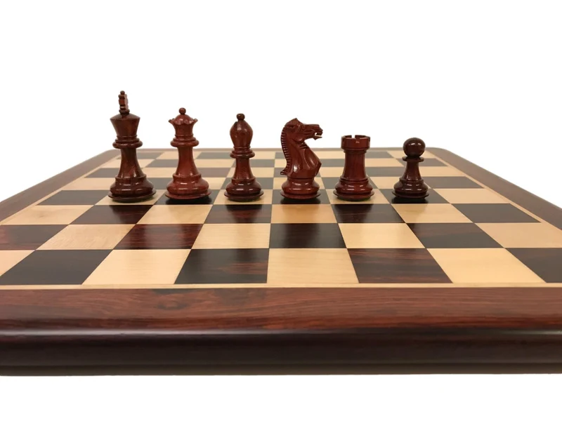 Ensemble jeu d'échecs Ultime en palissandre et sycomore - laqué - Pièces en bois de Rose et Buis - Chopra