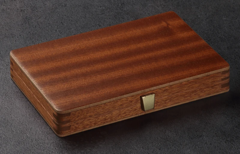 Backgammon de voyage en bois marqueté - Magnétique - Acajou