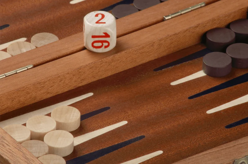 Backgammon de voyage en bois marqueté - Magnétique - Acajou