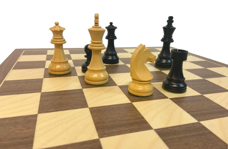 Ensemble jeu d'échecs Club en Noyer - Bords Fins - Pièces en buis teinté - Noir