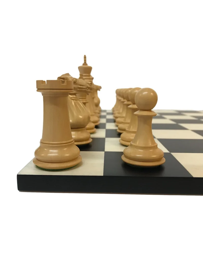 Ensemble jeu d'échecs Moderne Ultime en buis et poirier teinté - sans bords