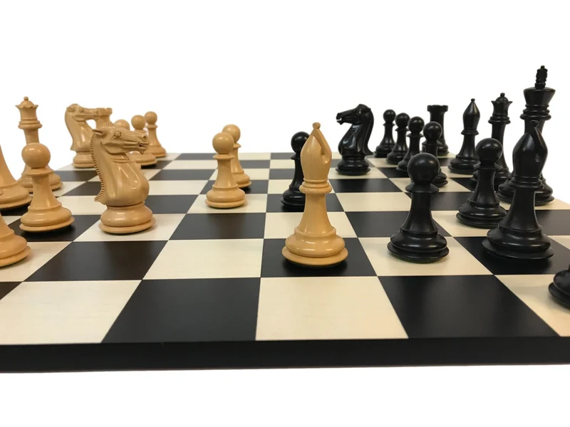 Ensemble jeu d'échecs Moderne Ultime en buis et poirier teinté - sans bords