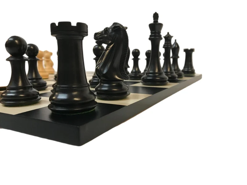 Ensemble jeu d'échecs Moderne Ultime en buis et poirier teinté - sans bords