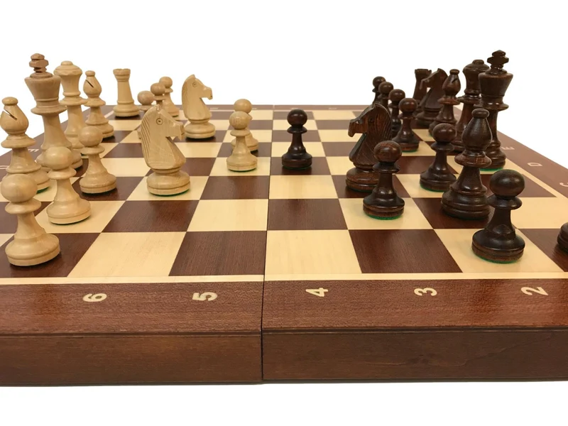 Ensemble jeu d'échecs en sycomore et acajou - Coffre pliant - Lettré chiffré