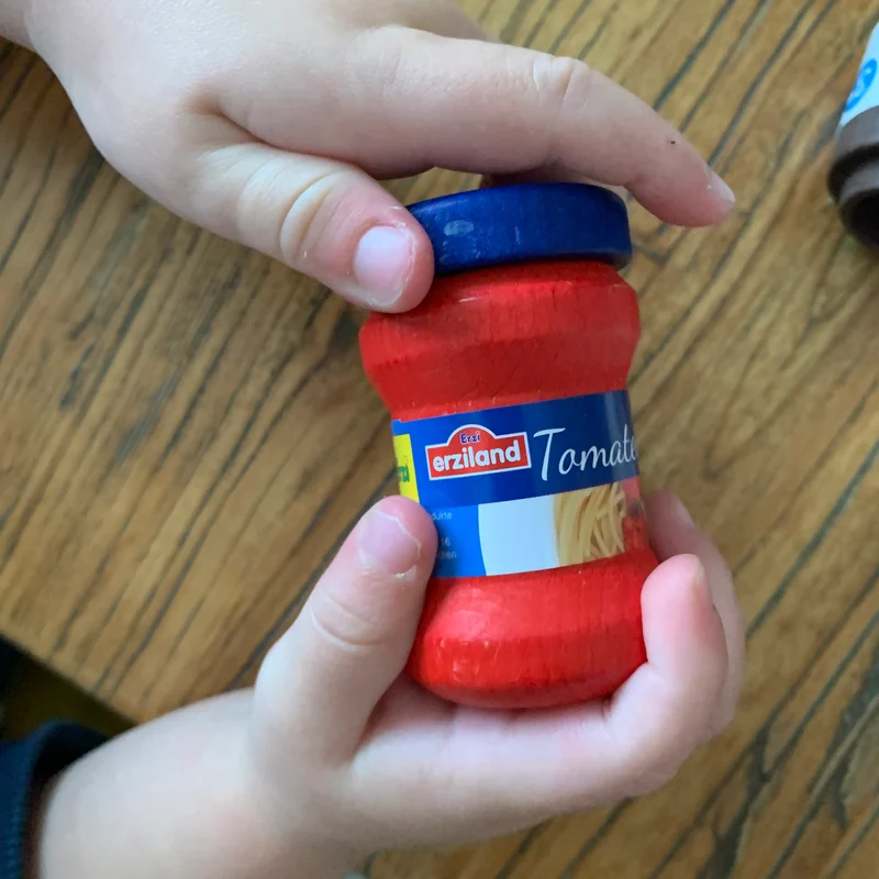 Mini sauce tomate en bois pour dinette