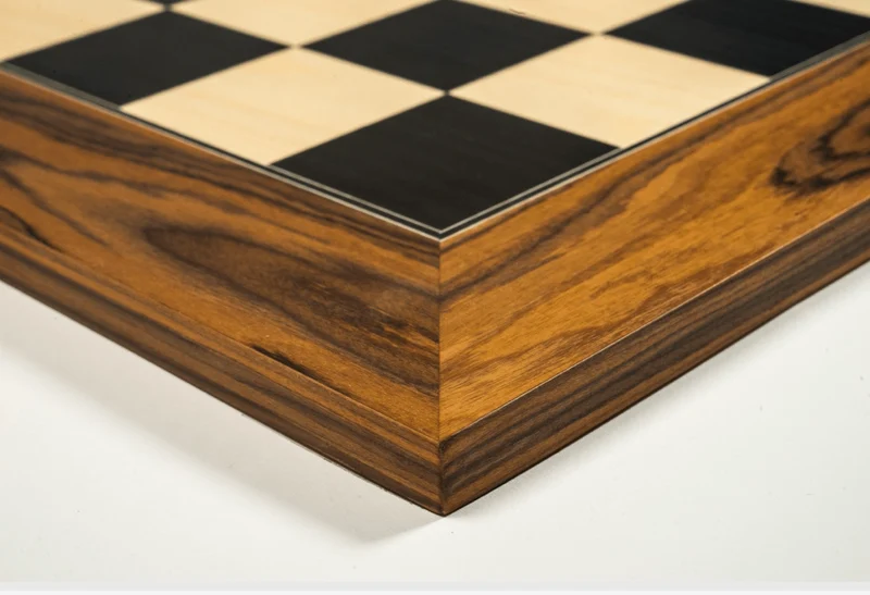 Plateau d'échecs / échiquier en Poirier teinté et Sycomore - Bords Palissandre de Santos - Laqué - Ferrer