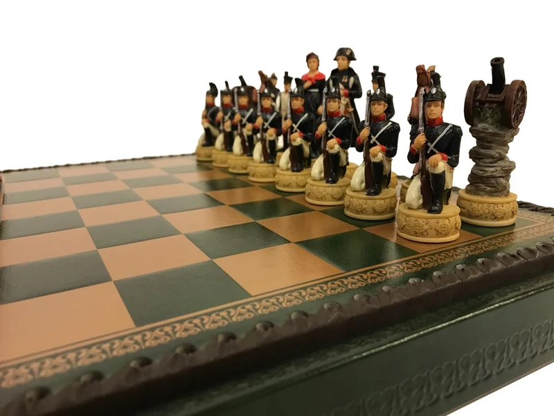 Ensemble jeu d'échecs Campagne de Russie coffre en Salpa - Pièces en résine - Taille 2 - Ital Fama